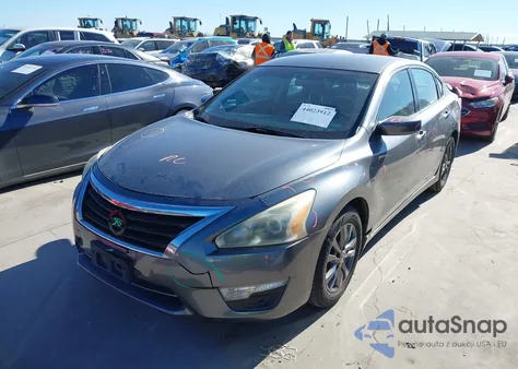 2015 Nissan Altima 2.5 S z USA, uszkodzony, nr VIN 1N4AL3AP1FC493516